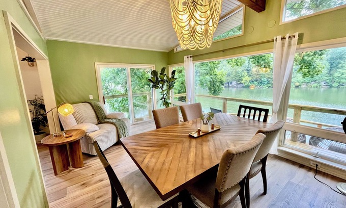 Bella Vista Cabin | Dreamy Days Lake Front Cabin, on the water/on the trails!