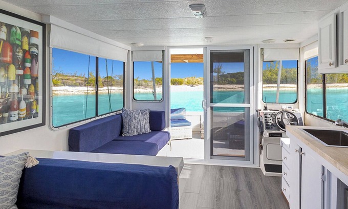 Stocking Island Boat Rental | Dreamy floating getaway in Exuma