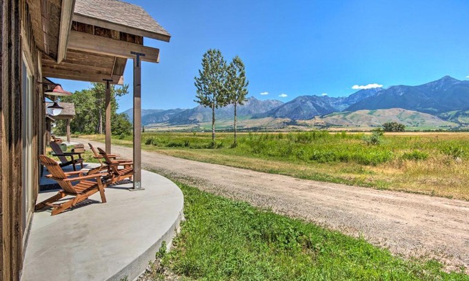 Livingston House | Dreamy Mountain-View Cabin Near Yellowstone!