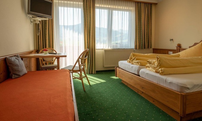 Groebming House | Dreibettzimmer, Dusche, WC - S'wirtshaus Gröbming