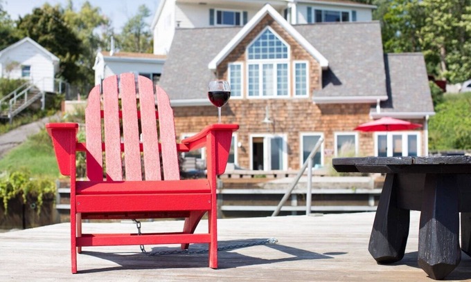 Geneva House | Drift Away Hot Tub, Kayaks, Lakefront & Games