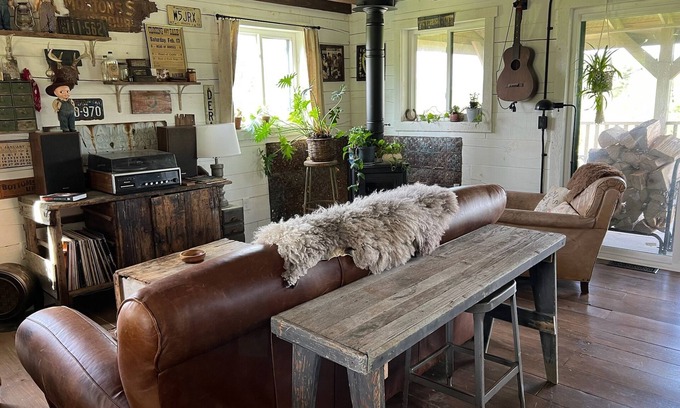 Kickapoo Cabin | Driftless Log Cabin w/Kickapoo Valley View