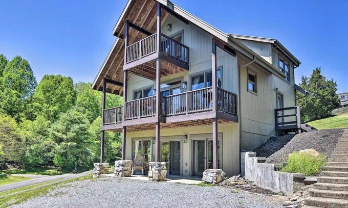 Abingdon Cabin | Driftwood Lodge-Timber Frame Lake View Cabin
