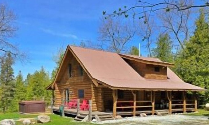 Drummond House | Drummond Island Hotel & Vacation Homes - Fairview Cove Log Home