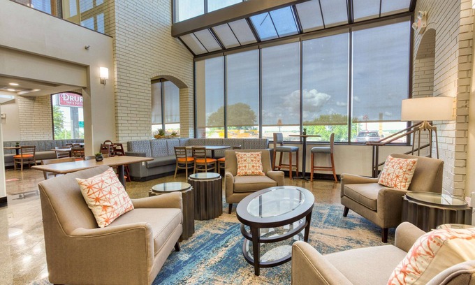 Collinsville Hotel | Drury Inn & Suites St. Louis Collinsville