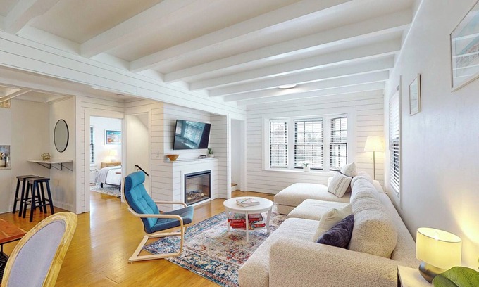 Mystic - New London House | DT Mystic Renovated 3BR Mystic Cape house