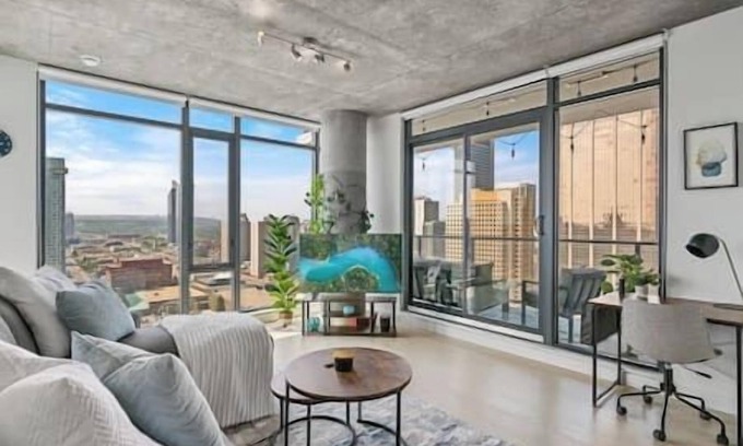 Connaught Condo | DT Views |King Bed |Mins to Saddledome |UG Parking