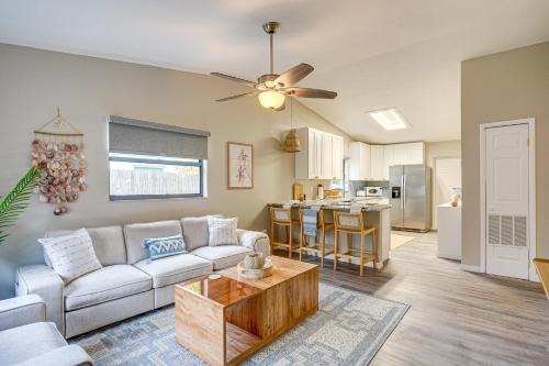 Palm Harbor Apartment | Dtwn Palm Harbor Condo Walk to Water!