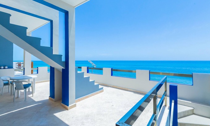 Centro - Supmza 001 Villa | π πDual Oceanfront Suites Million π΅ Sunrise π
View + Pool Walk to N Beach