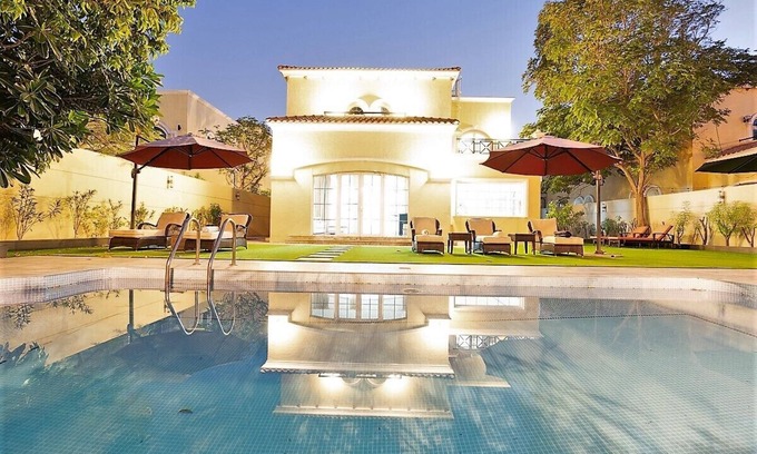 Jumeirah Park Villa | Dubai Marina Jumeirah Park Villa 7 bdr private pool 2 km near beach!