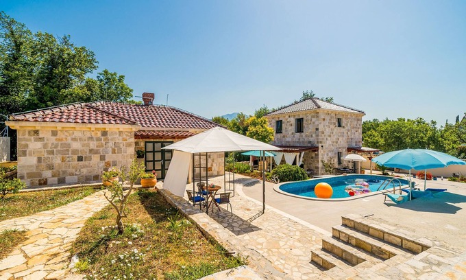 Mocici House | Dubrovnik Chalets - Four Bedroom Holiday Home with Swimming Pool