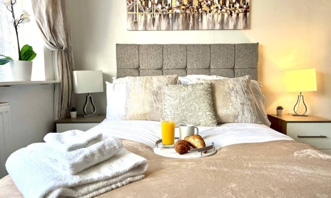 Colchester Apartment | Duchess Apartment 1- Spacious 3BR, Duchess House 1 - Spacious 3BR