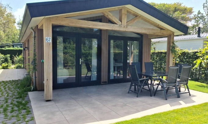 Egmond-Binnen House | Dune lodge directly against the dunes