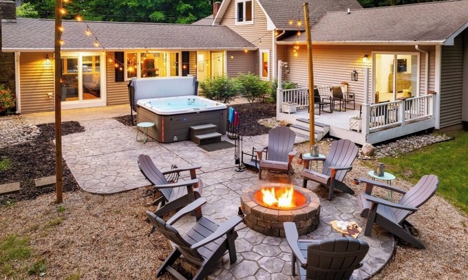 South Haven House | Duneside Escape | Hot tub | Pickleball | Arcade
