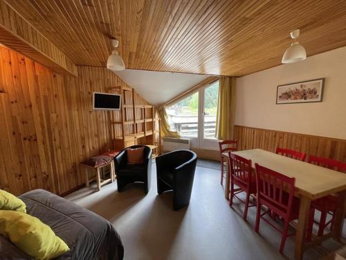 Laveissiere Apartment | Duplex 6/8 pers. avec balcon en plein centre, proche des pistes et commerces - FR-1-787-52