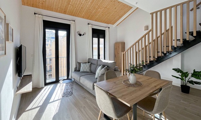 Perchel Sur Apartment | Duplex de Tres Dormitorios con Terraza - Picú Home