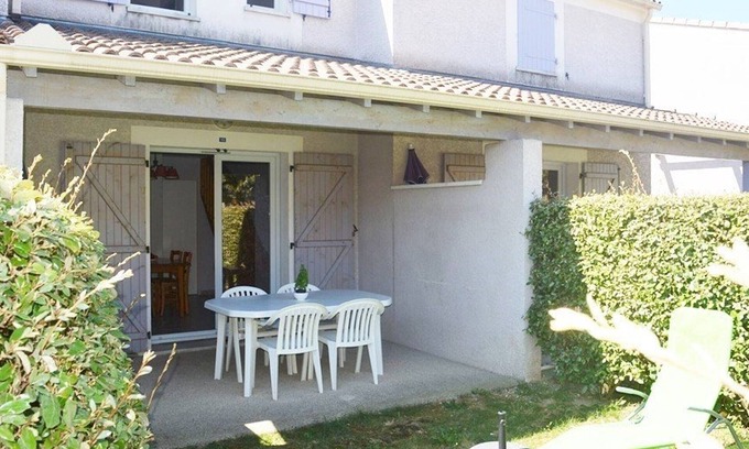 Vallon-Pont-d'Arc House | Duplex for 6 with Terrace, A/C, Heated Pool & Parking in Vallon-Pont-d'Arc
