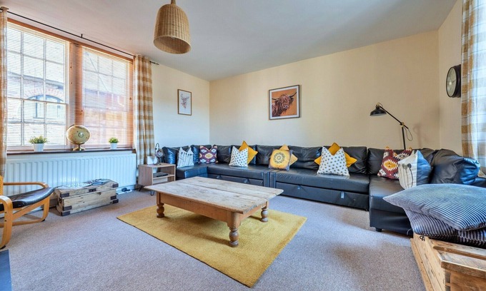 Brecon Apartment | Duplex in Brecon with Rooftop Terrace