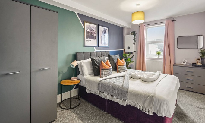 Bristol City Centre Apartment | Duplex! Penthouse! Private Rooftop! Location!