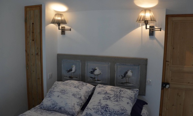 La Flotte Bed & Breakfast | Duplex-Sea View with wet room