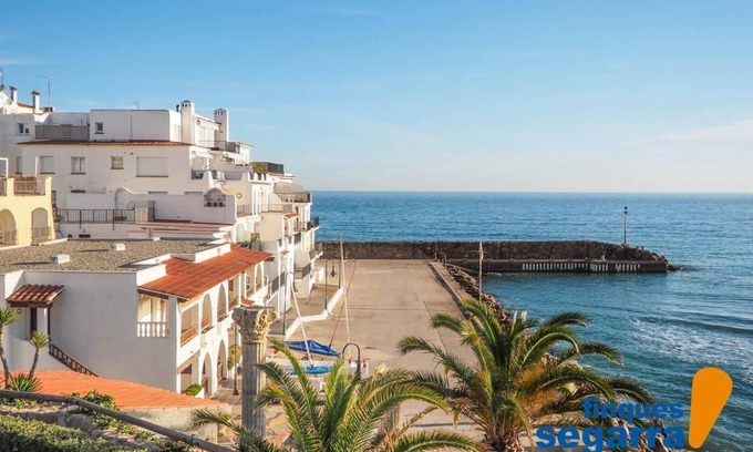 El Roc de Sant Gaieta Apartment | Duplex with communal pool 600m from the beach