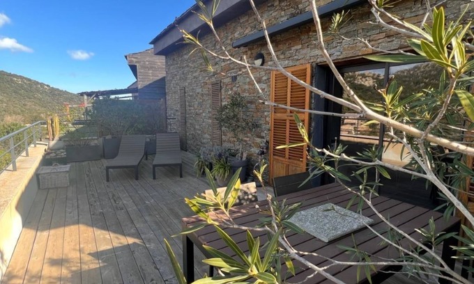 Santa Giulia Apartment | Duplex with panoramic mountain views, close to the beach - Sleeps 6