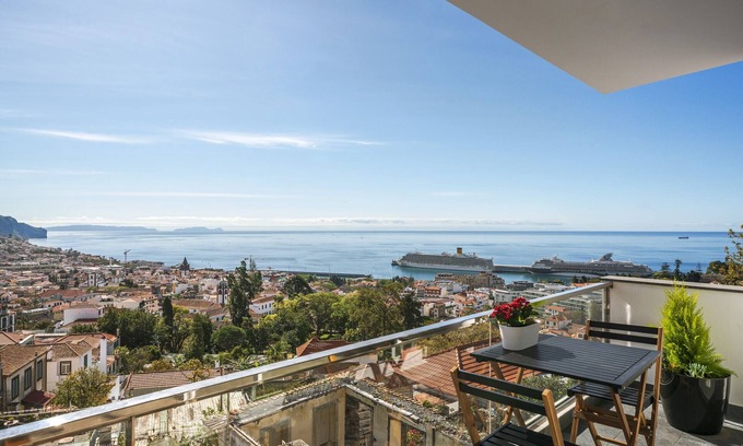 Sao Pedro Apartment | Duplex with sea and mountain views, Casa do Castelo
