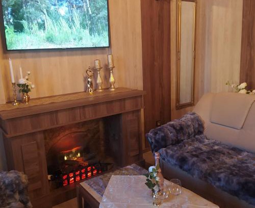 Gniezno House | Dworek Biała Dama pokoje z klimatyzacją