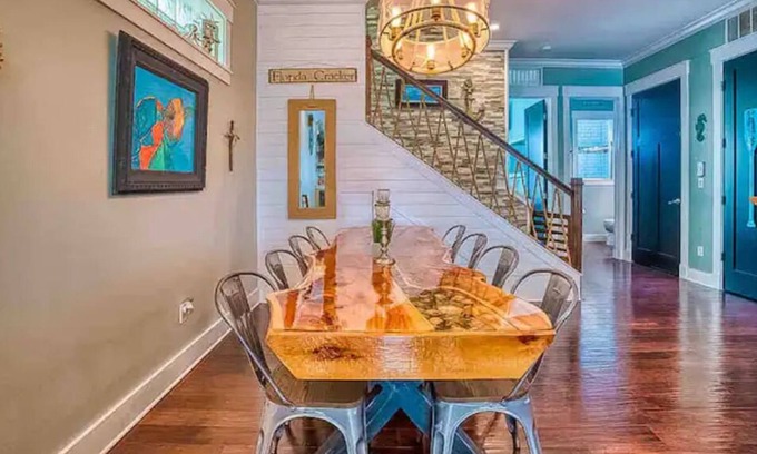 Historic District House | Dynamic Downtown Historic Area Beauty