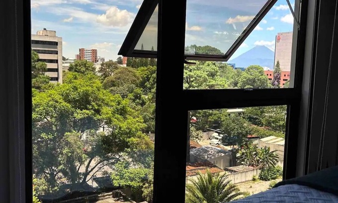 Zona 10 Apartment | EÓN 6 - Estudio Moderno, Vista Volcán, Aire Acondicionado