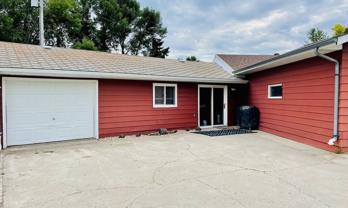 Devils Lake House | E Devils Lake on US 2 - Townhouse 1/4 mile boat ramp & bar/grill that sleeps 6!