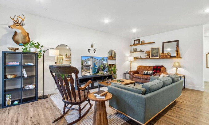 St. Marys Apartment | #E Doe Run Inn - DT - Short Walk to Waterfront