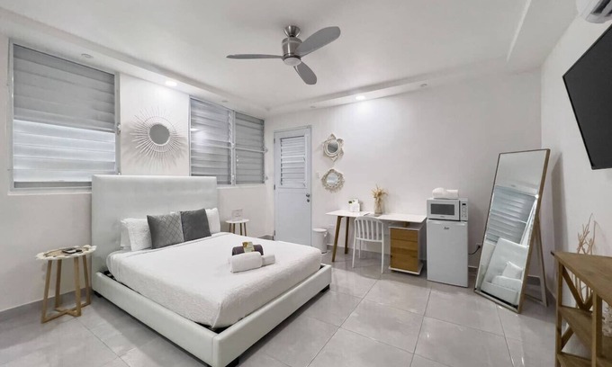 Gobernador Pinero Villa | Each Guest House 2-2 | Studio Apt W/Balcony
