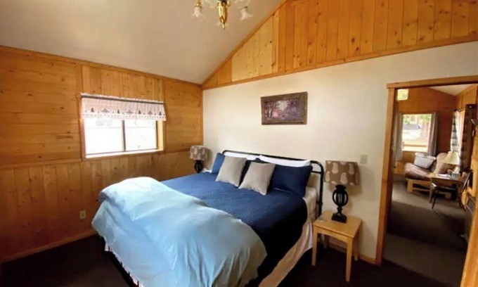 Cooke City-Silver Gate House | Eagle Nest Cabin Yellowstone Getaway in Cooke City