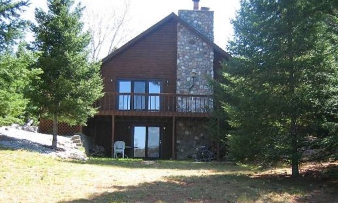 Eagle River Cabin | Eagle River/Sugar Camp, WI - Peaceful - 5 Lake Chain - Fishing - Snowmobiling