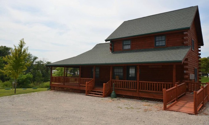 Moravia Cabin | Eagle's Nest - Sleeps up to 10