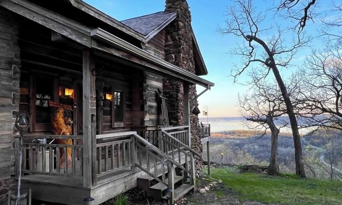 Ferryville Cabin | Eagle View Lodge - 1850's Driftless Log Cabin w/Hot Tub