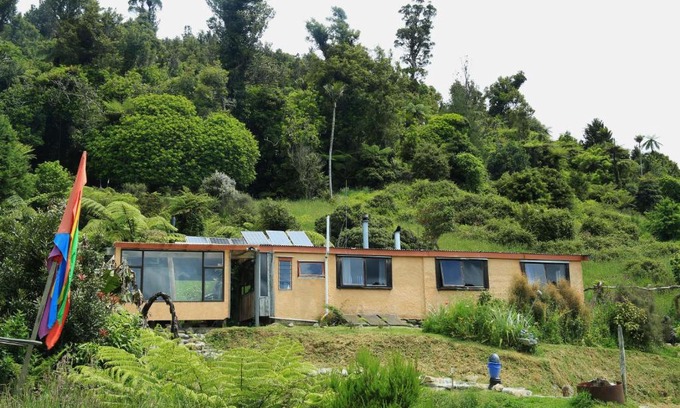 Komata House | Earthbridge