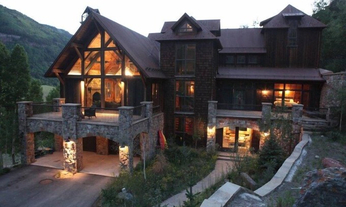 Telluride House | East End 5BR luxury home w/Views, Home Theater Rm, HOT TUB & Amenities GALORE!