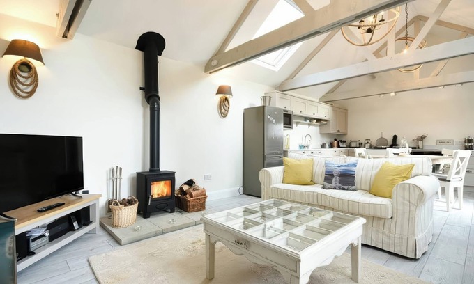 Embleton Cottage | EAST FARM CROFT, pet friendly, character holiday cottage in Embleton
