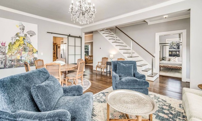 East Hill House | East Hill Cape Cod Style Home Walking Distance to the Bay!