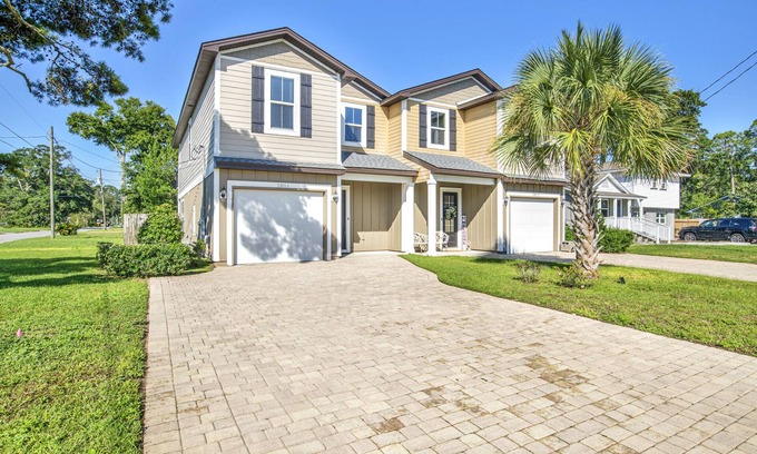 Southeast Pensacola House | East Hill Townhome~Bikes~Downtown~Beaches-Family