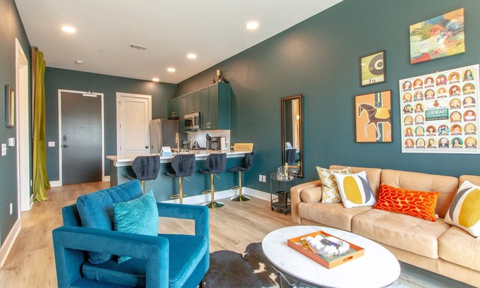 Five Points Apartment | East Nashville-2BR Boutique Stay-Sleeps 5-7 mins DT