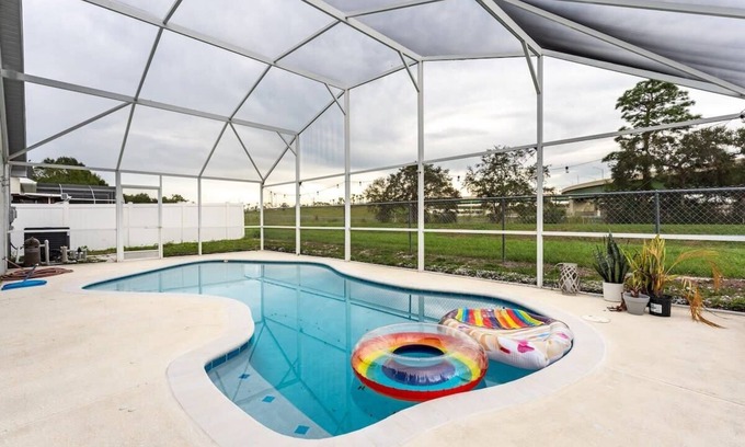 Orlando House | East Orlando Getaway - 3BR/2BTH * Private Pool