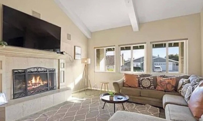 Ventura House | East Ventura Oasis