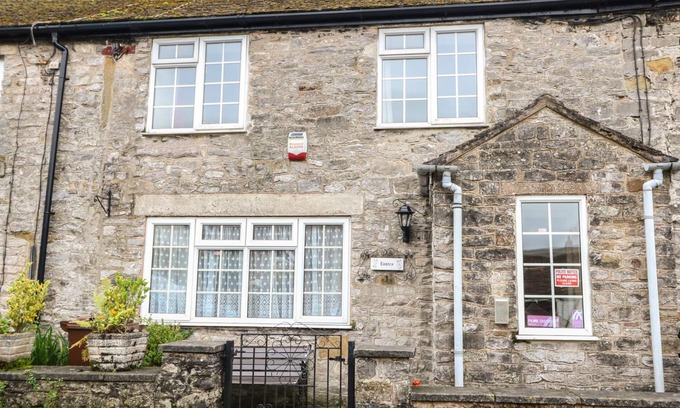 Castleton Cottage | EASTRY COTTAGE, family friendly in Castleton, Peak District