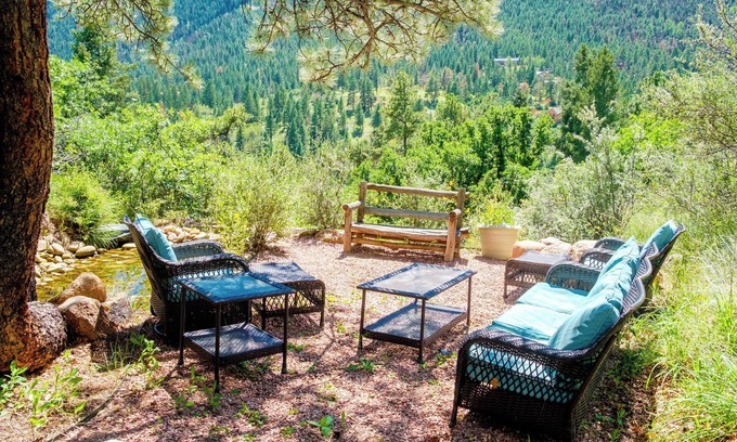 Green Mountain Falls House | Easy Access to Trails and Town