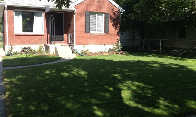 Rose Park House | Easy Access to everything!