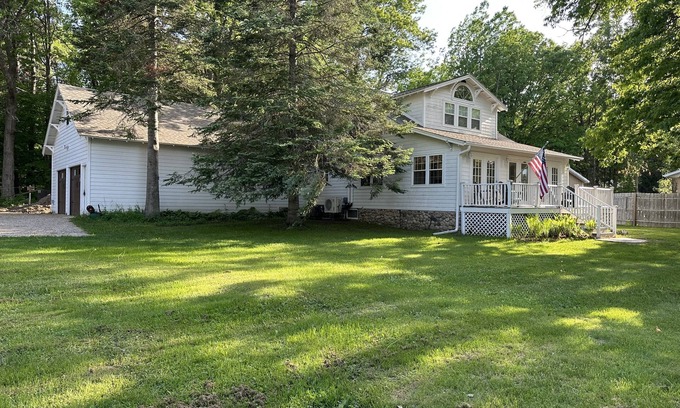 Hackensack House | Easy access to Paul Bunyan Trail! 127 lakes within 10 miles and ample parking!