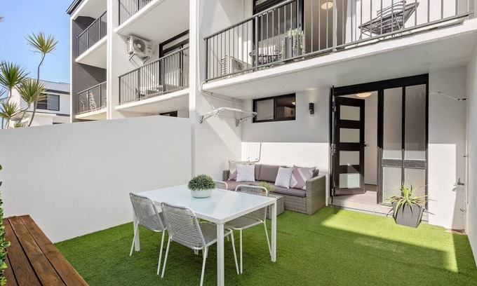 Merewether Apartment | Easy Breezy Seaside Living at Merewether Beach